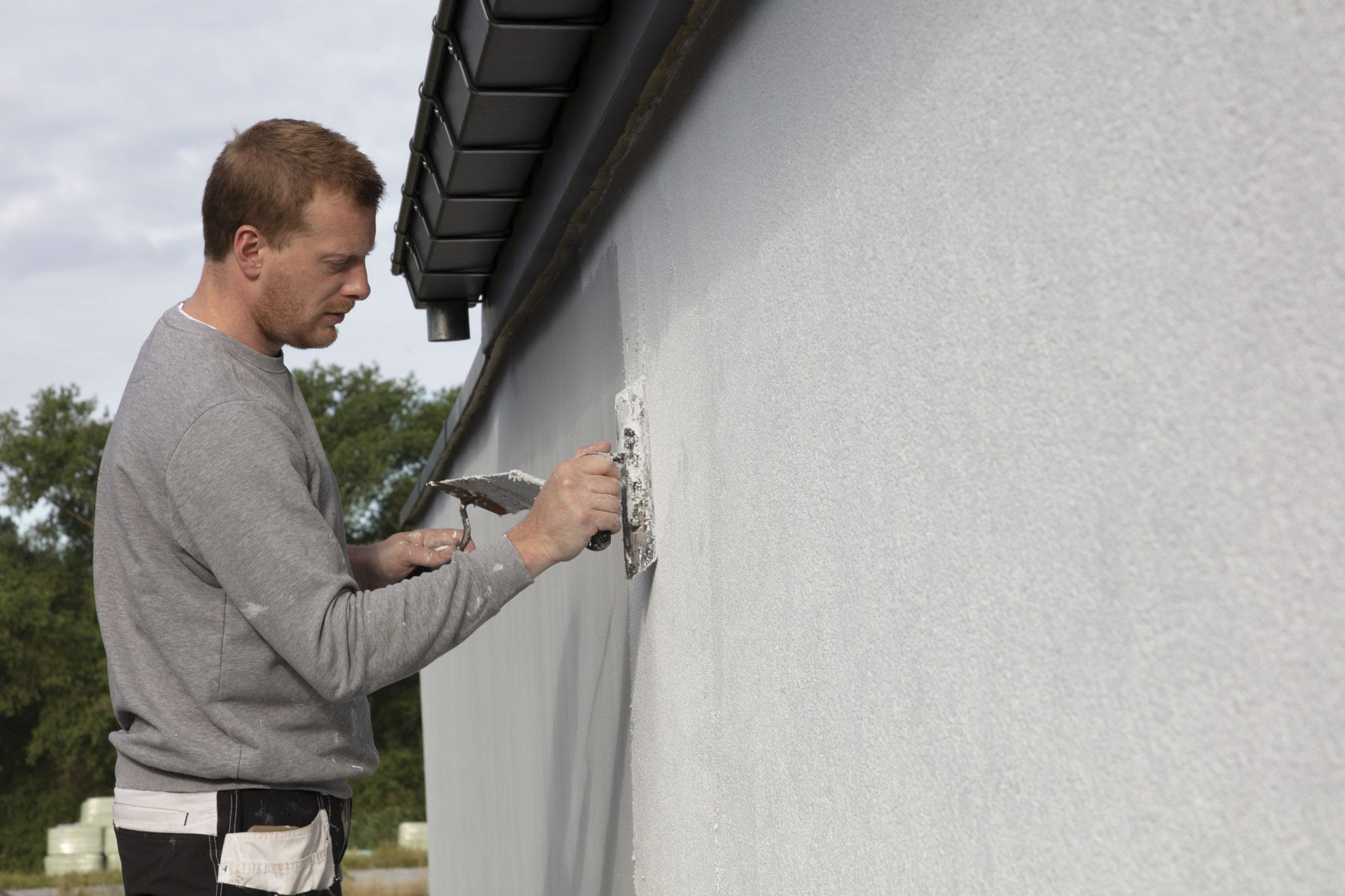 Plaatsen van laatste laag Boss Clima in witte kleur