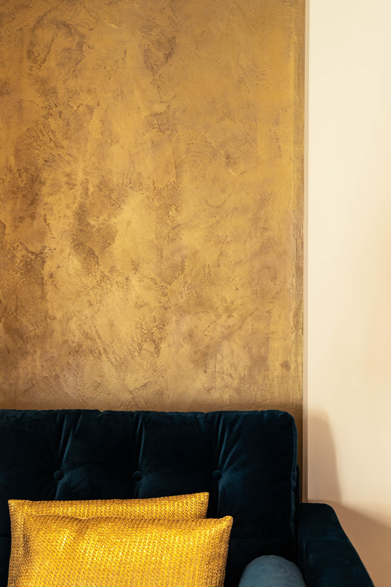 inspiratiegalerij - metallic chic stuc - zitkamer - goud (4)