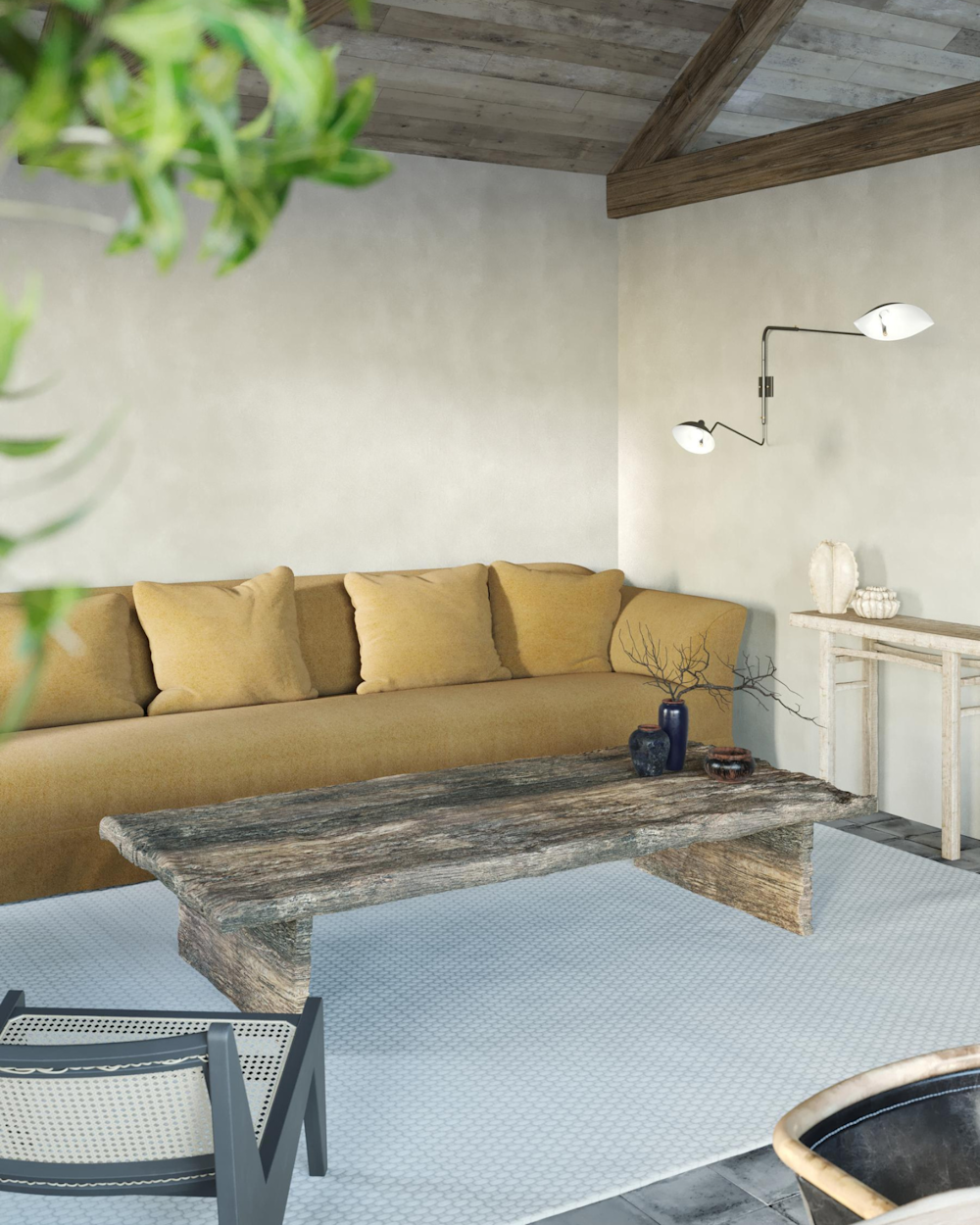 Salon chaleureux avec canapé jaune et accents en bois