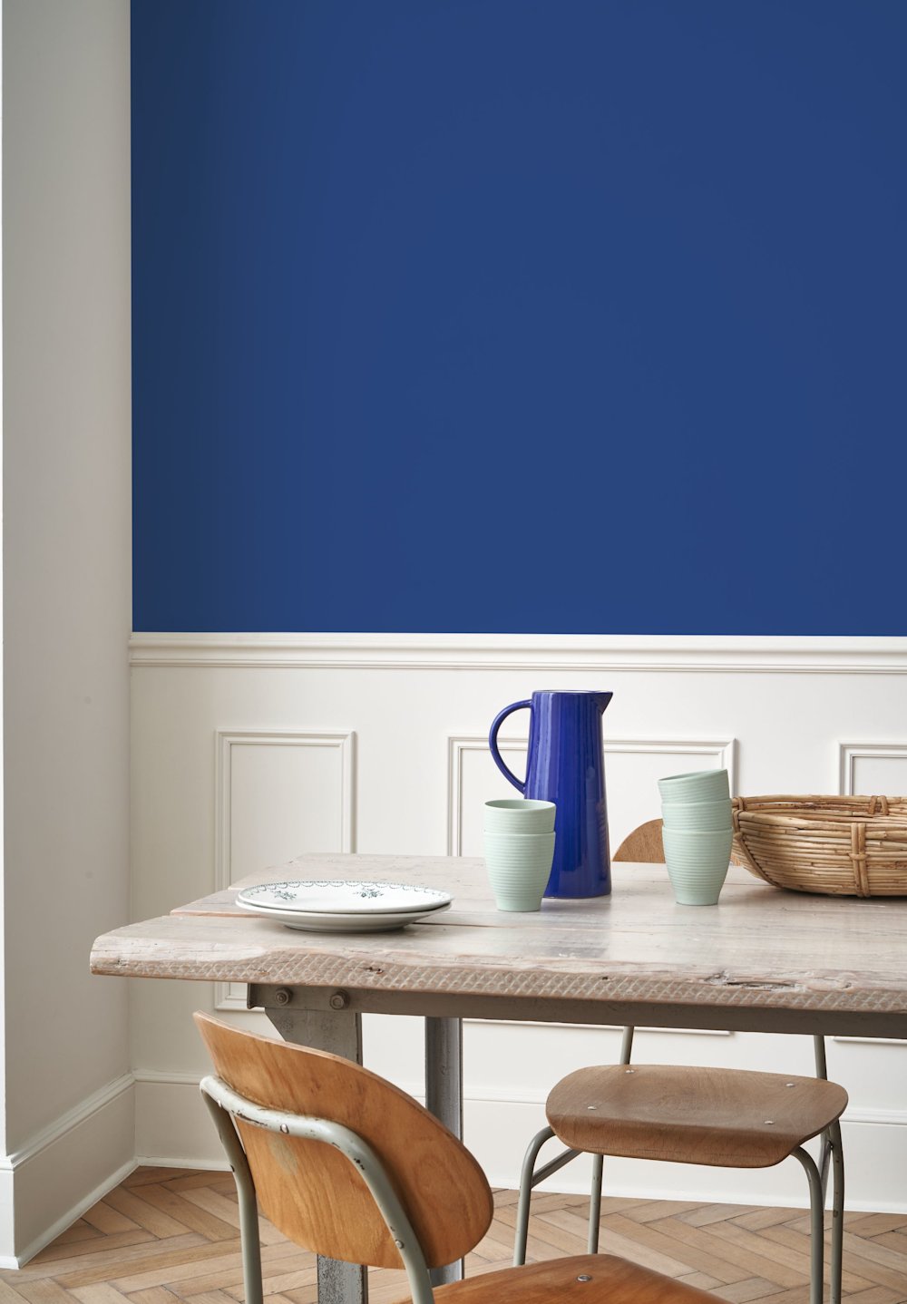 behang - woonkamer - Casadeco - Color Game - 200336776 - blauw  - Blauwe muur, eettafel, keramiek