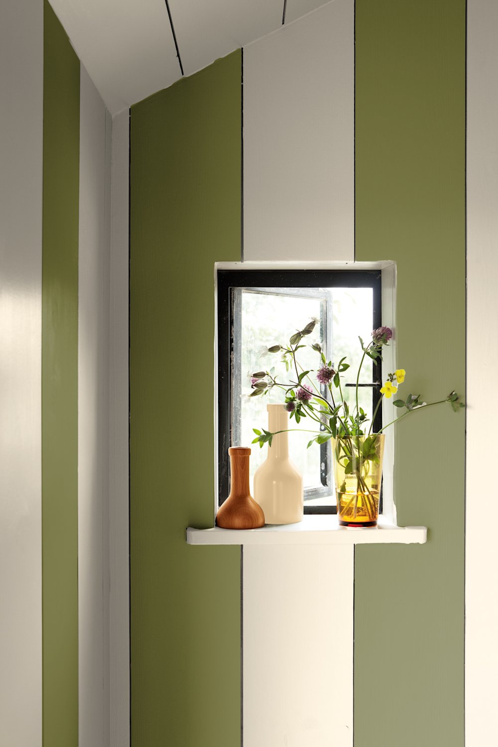 muur – hout - groen - wit - gestreept patroon – cottagecore - coloramagazine