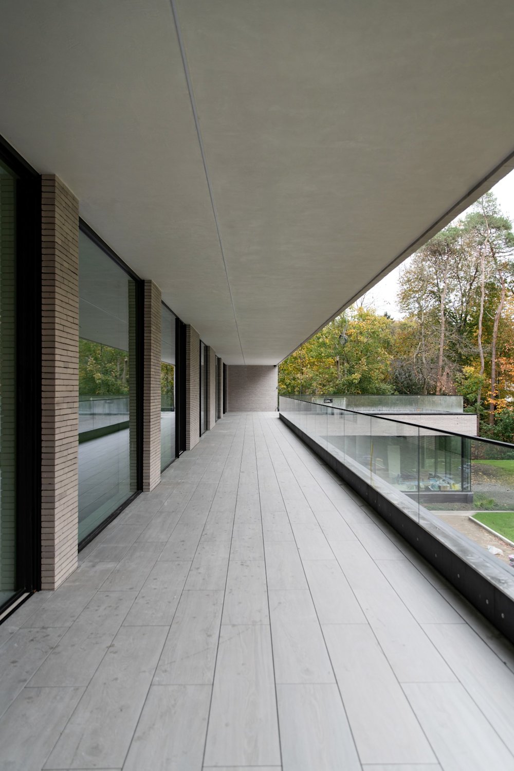 B2B - inspiratiegalerij - BOSSclima - Stone art - color - Taqi - terras - plafond - wit