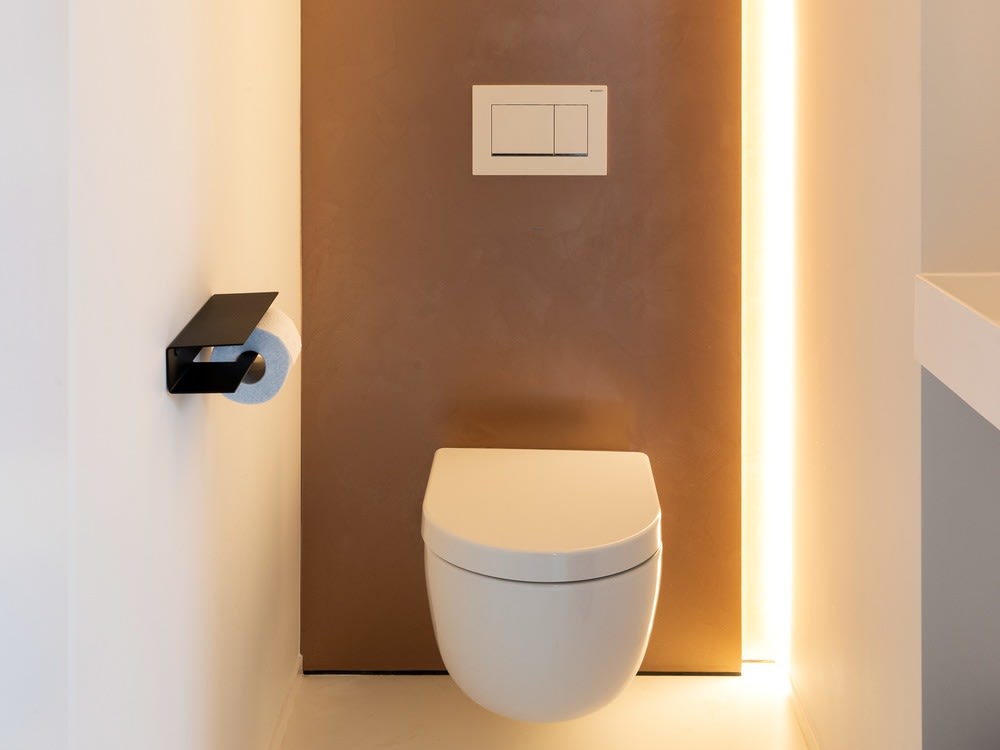 Woonverhaal van Karen - toilet metallic chic