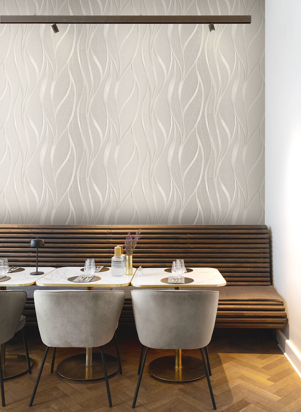 behang - eetkamer - Masureel - Ray - DGRAY102 - wit - taupe - grijs - licht behang met subtiel golvend motief