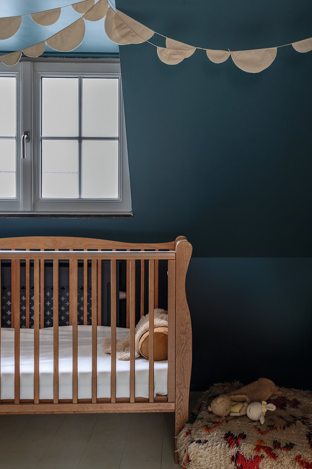 inspiratiebeeld magazine lente 2024 muren en plafond in kinderkamer
