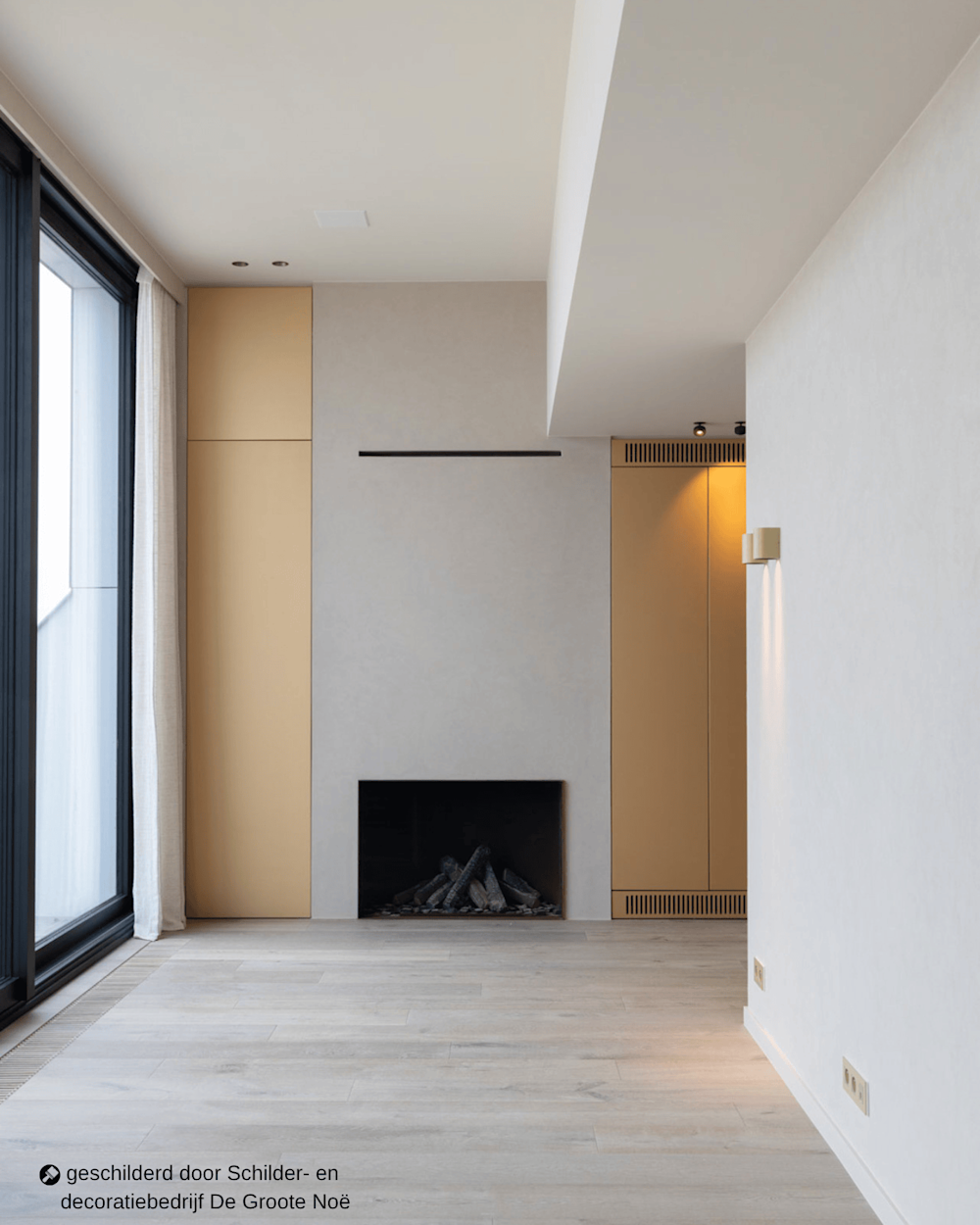 Een off-white haardwand