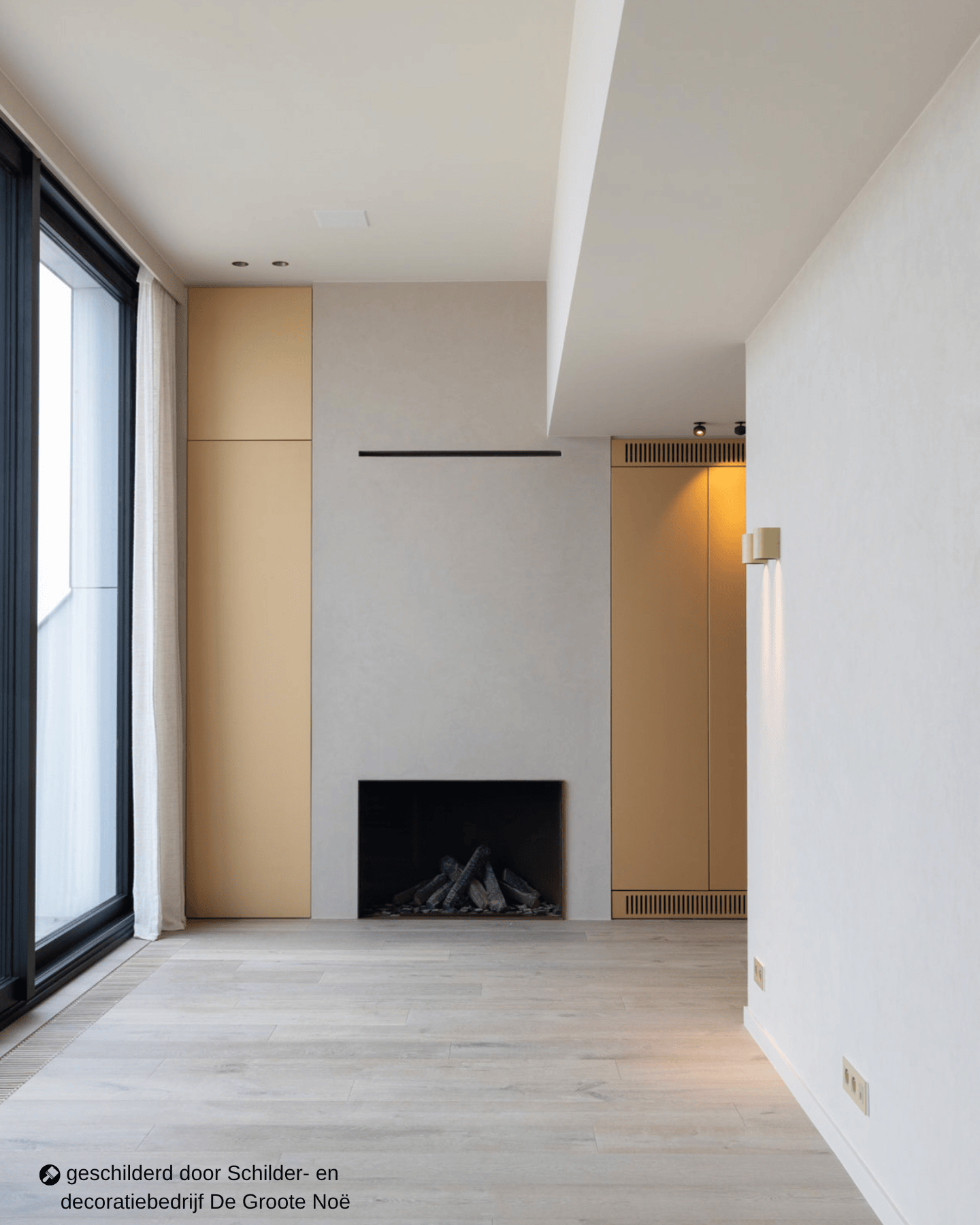 Een off-white haardwand
