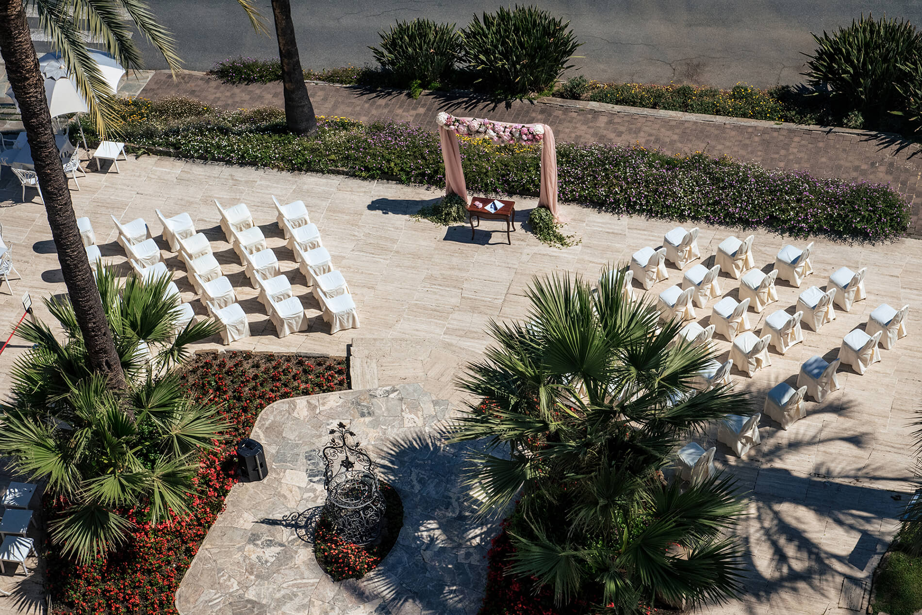 Allestimento del rito civile sulla terrazza dell'hotel royal a Sanremo