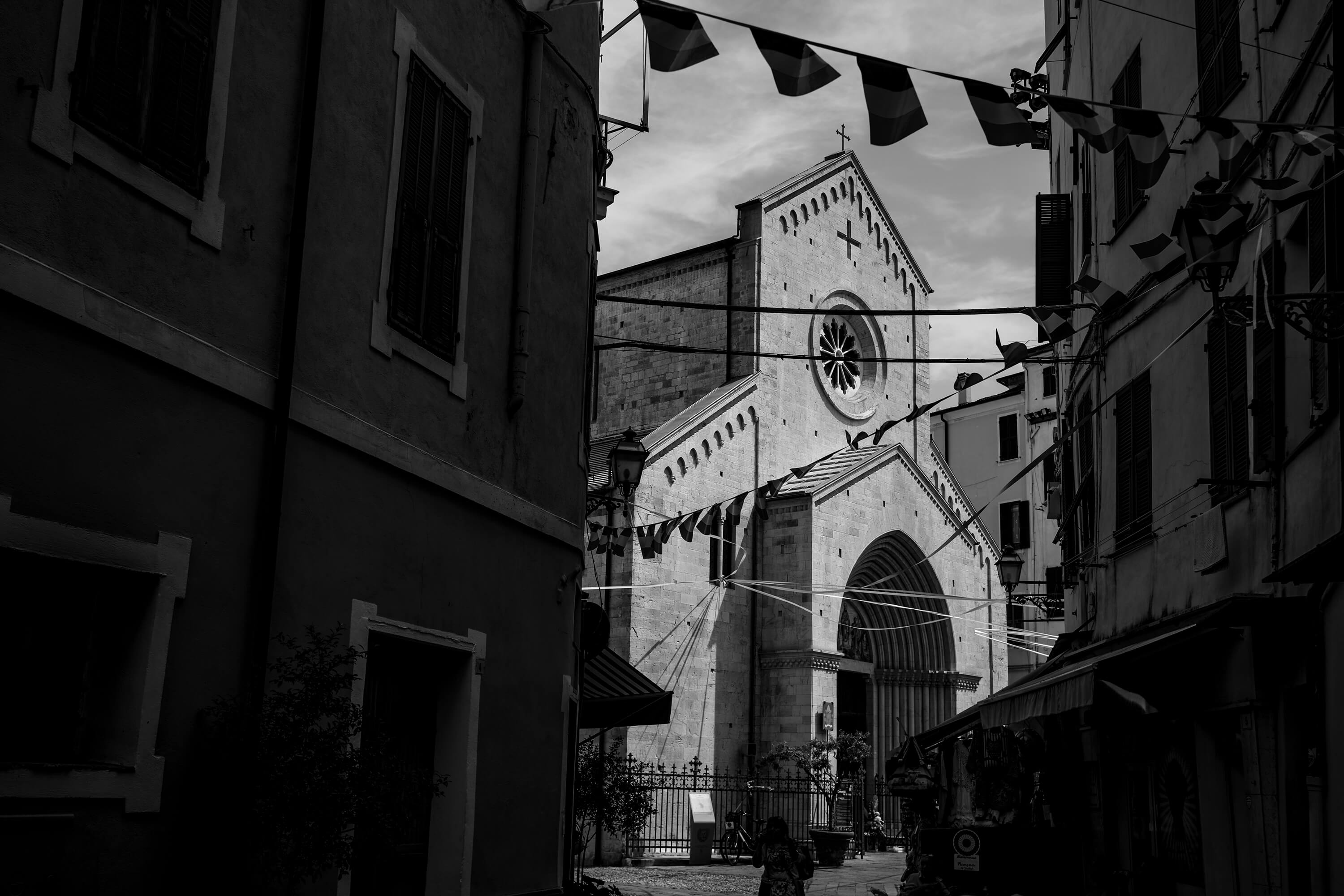 una foto della chiesa di san siro a sanremo.