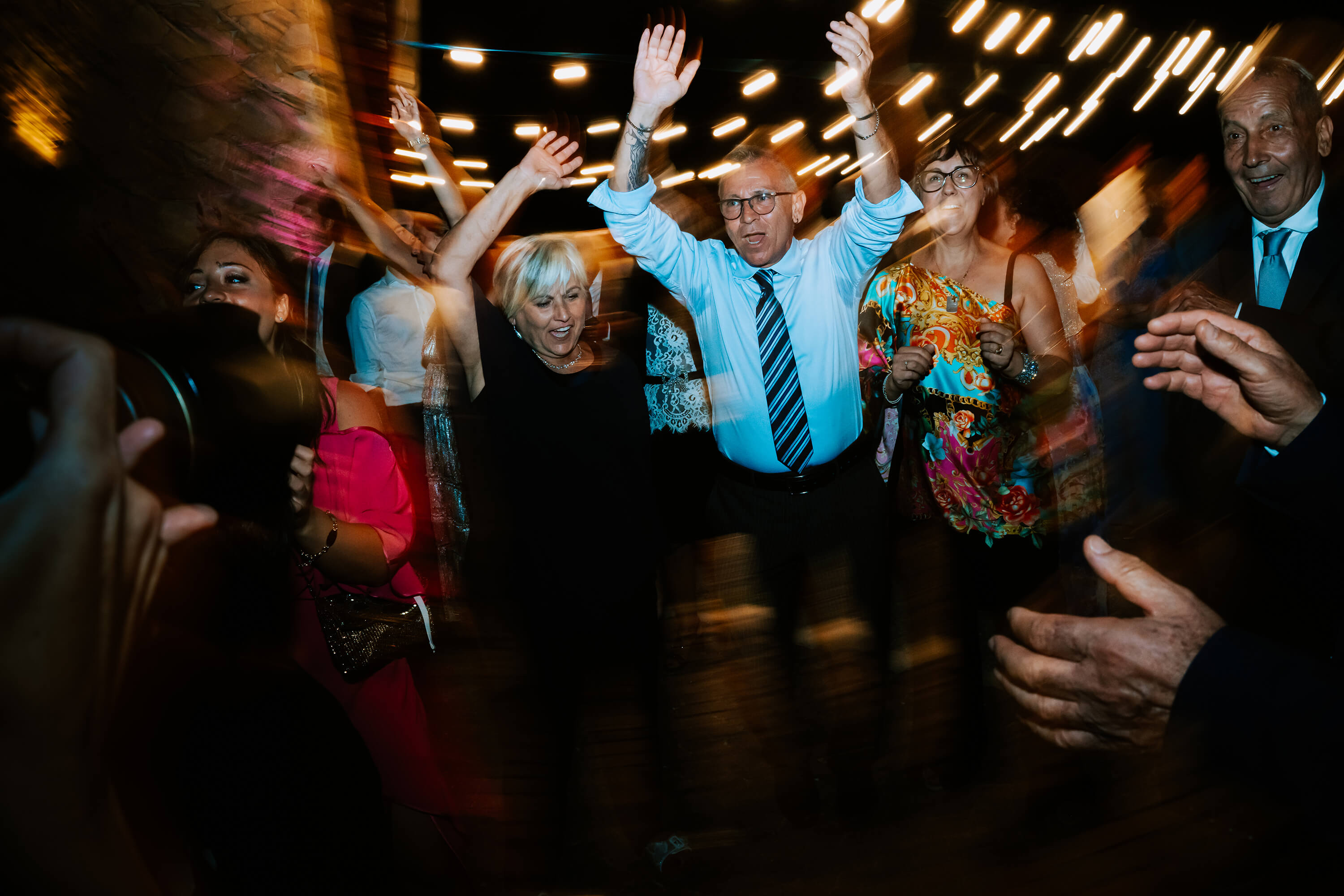 fotografia di balli durante un matrimonio ad Altavia, Dolceacqua