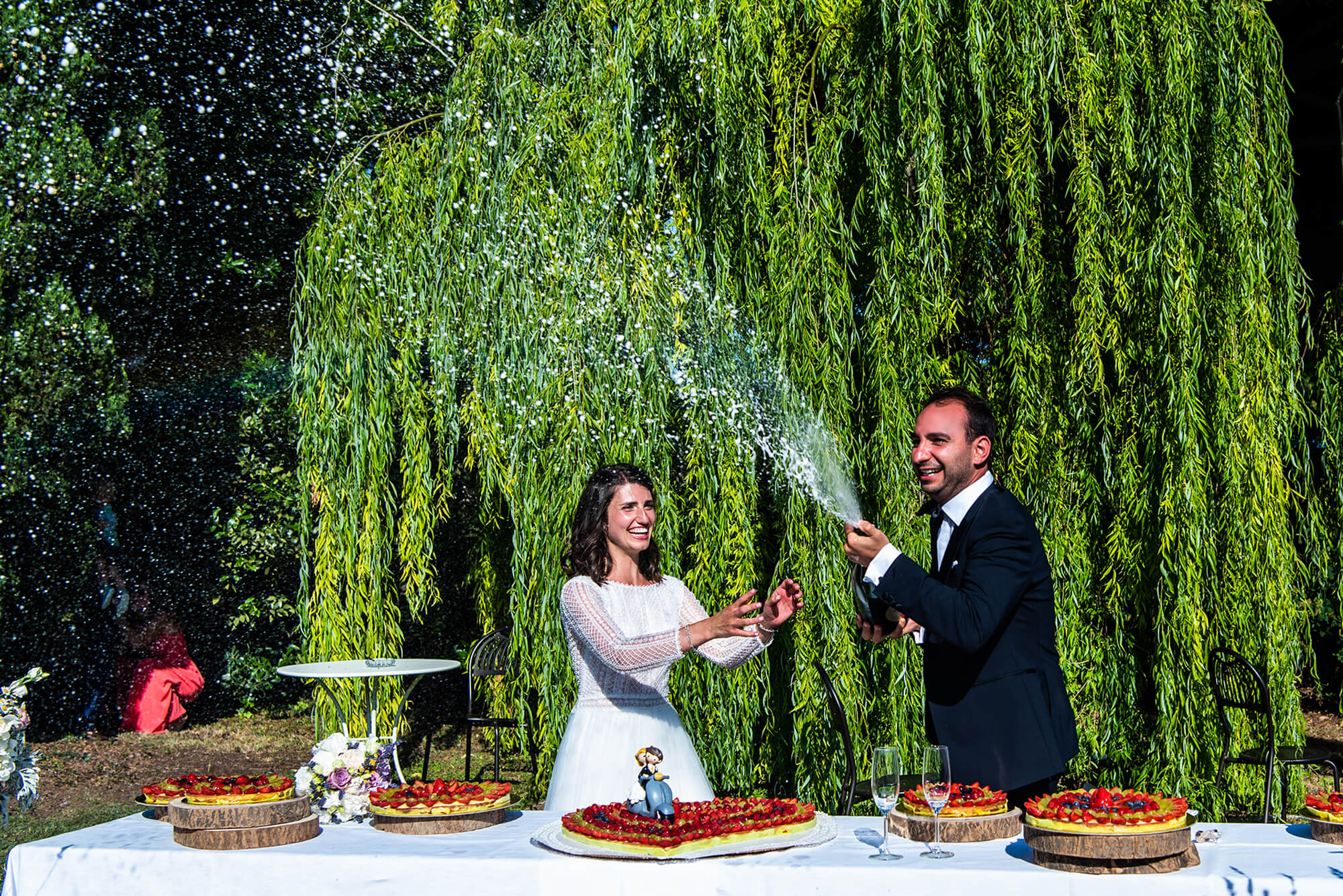 una foto di un taglio torta a villa roseto, ad imperia