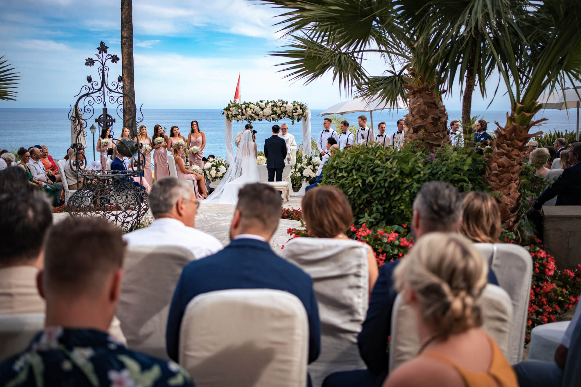 La cerimonia di matrimonio sulla terrazza del royal hotel di sanremo.