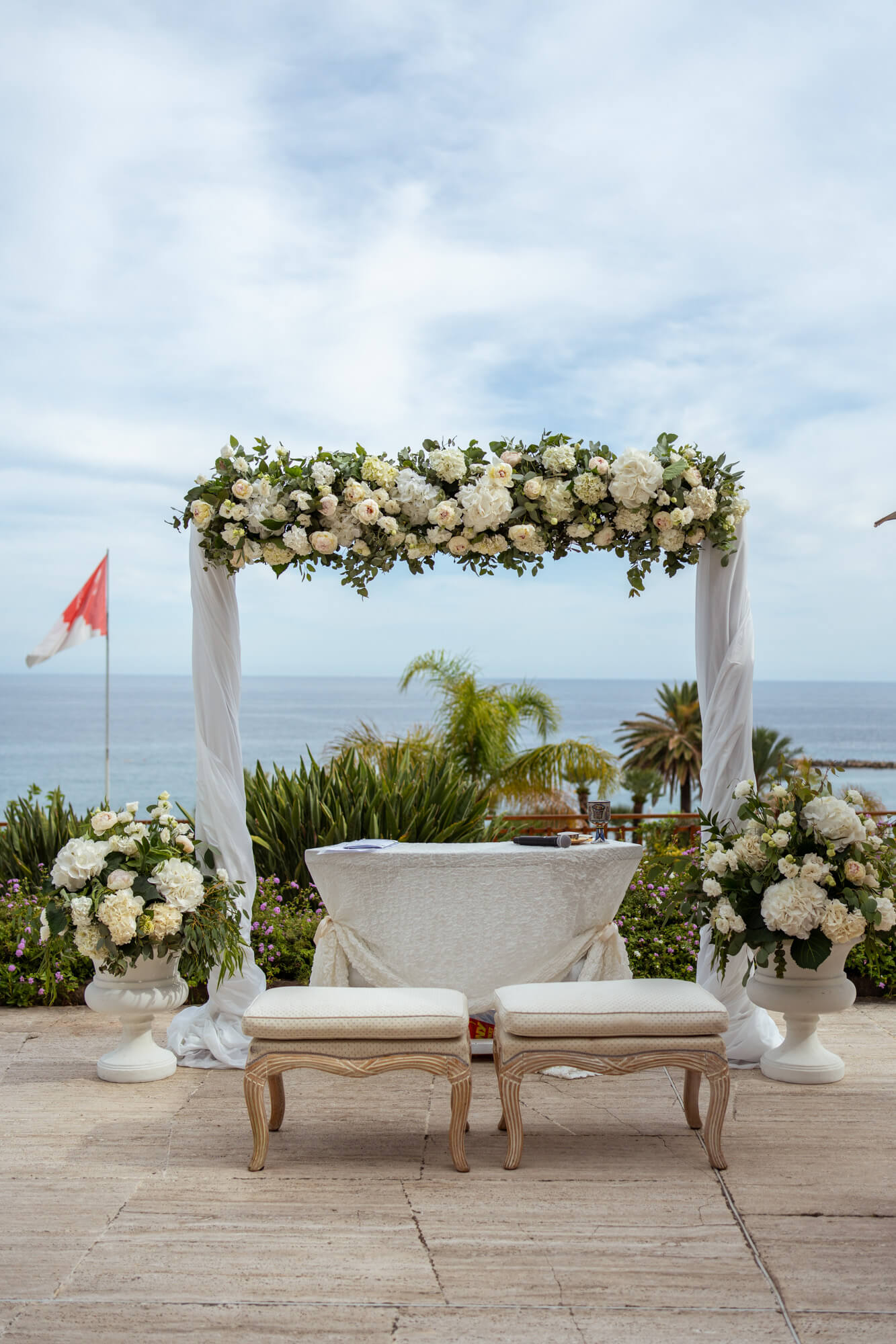 l'allestimento floreale della cerimonia di matrimonio al royal hotel di sanremo