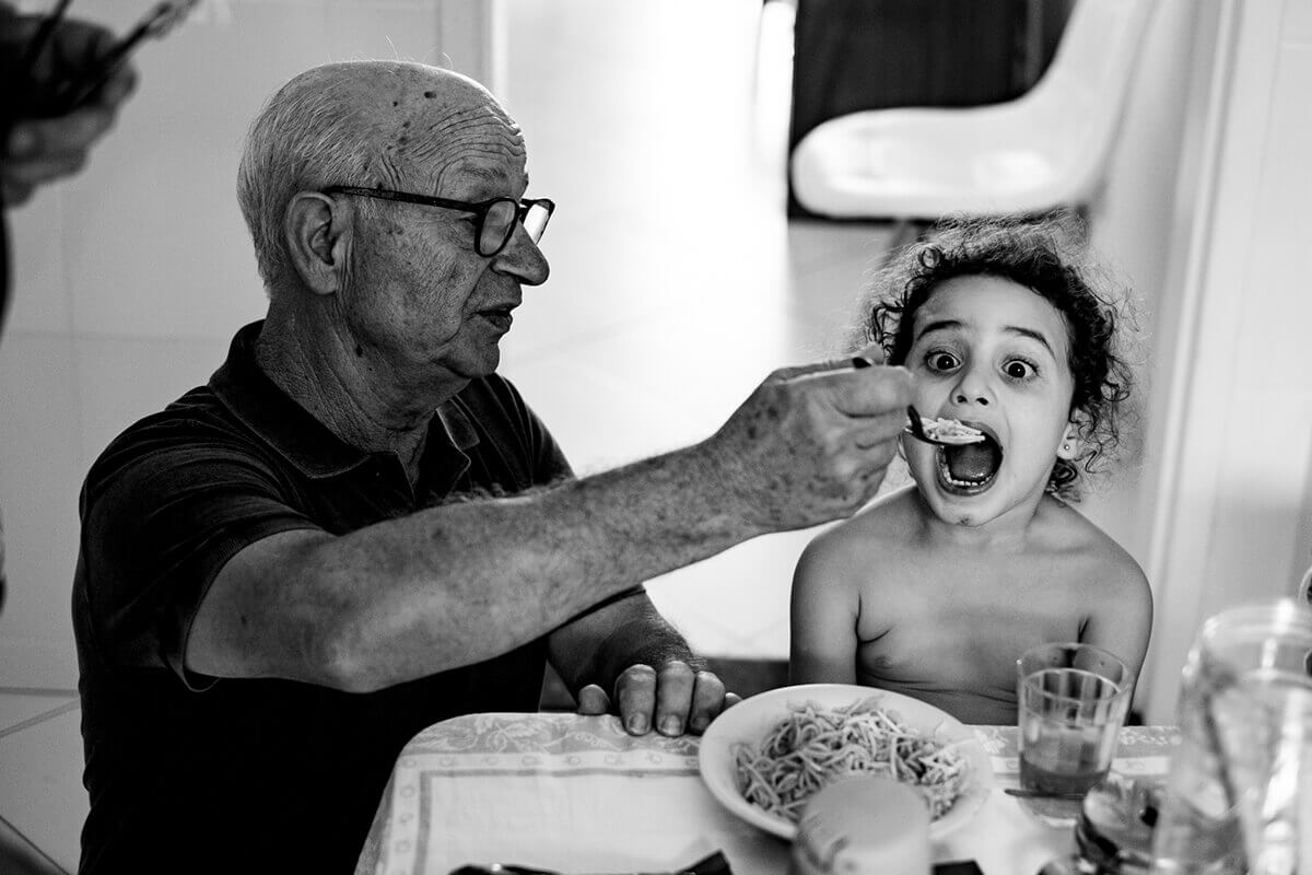 fotografo di famiglia foto spontanee e naturali a Sanremo in provincia di Imperia