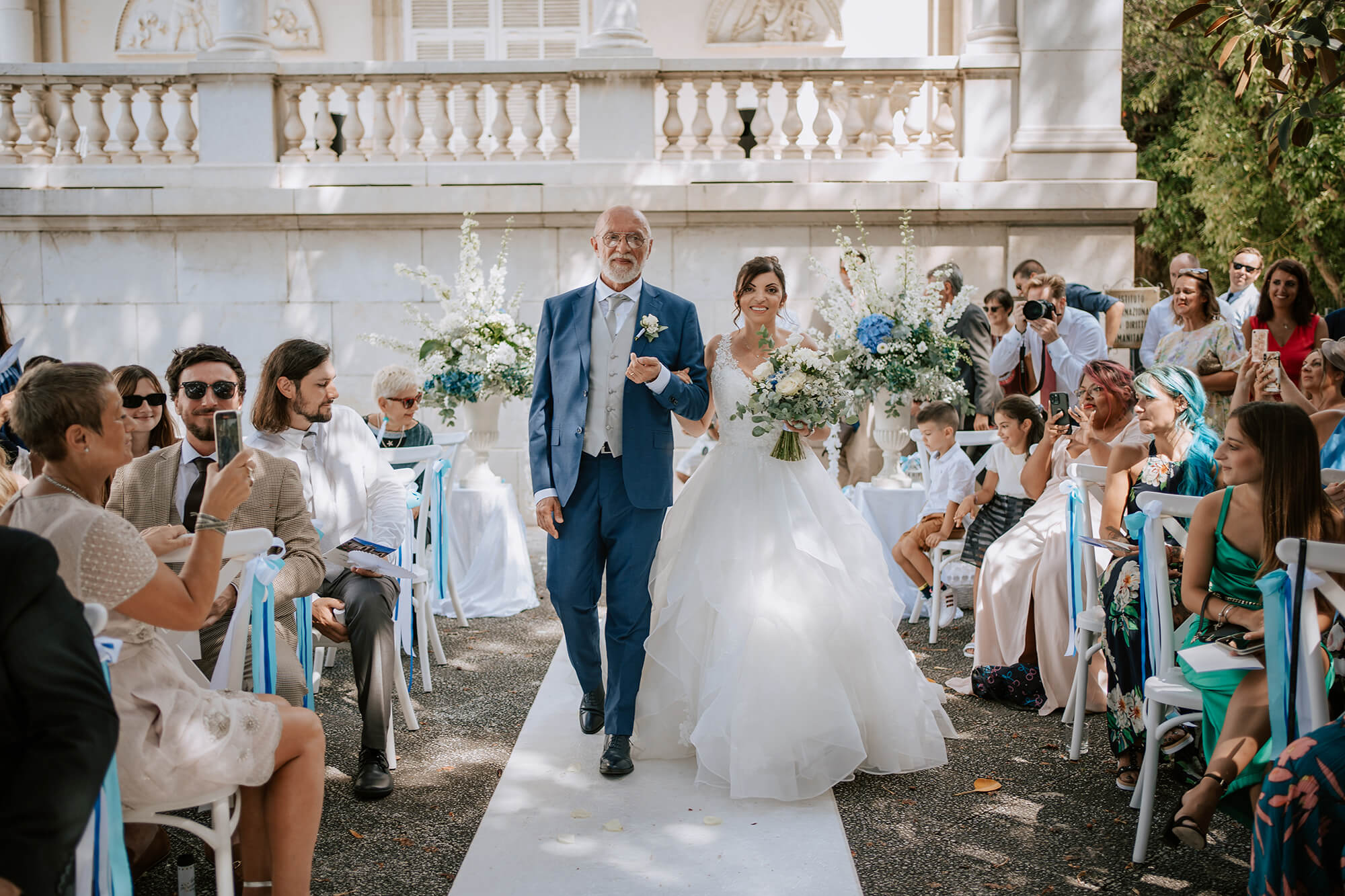 l'ingresso della sposa per il rito civile a villa ormond, location per matrimoni a Sanremo, provincia di Imperia.