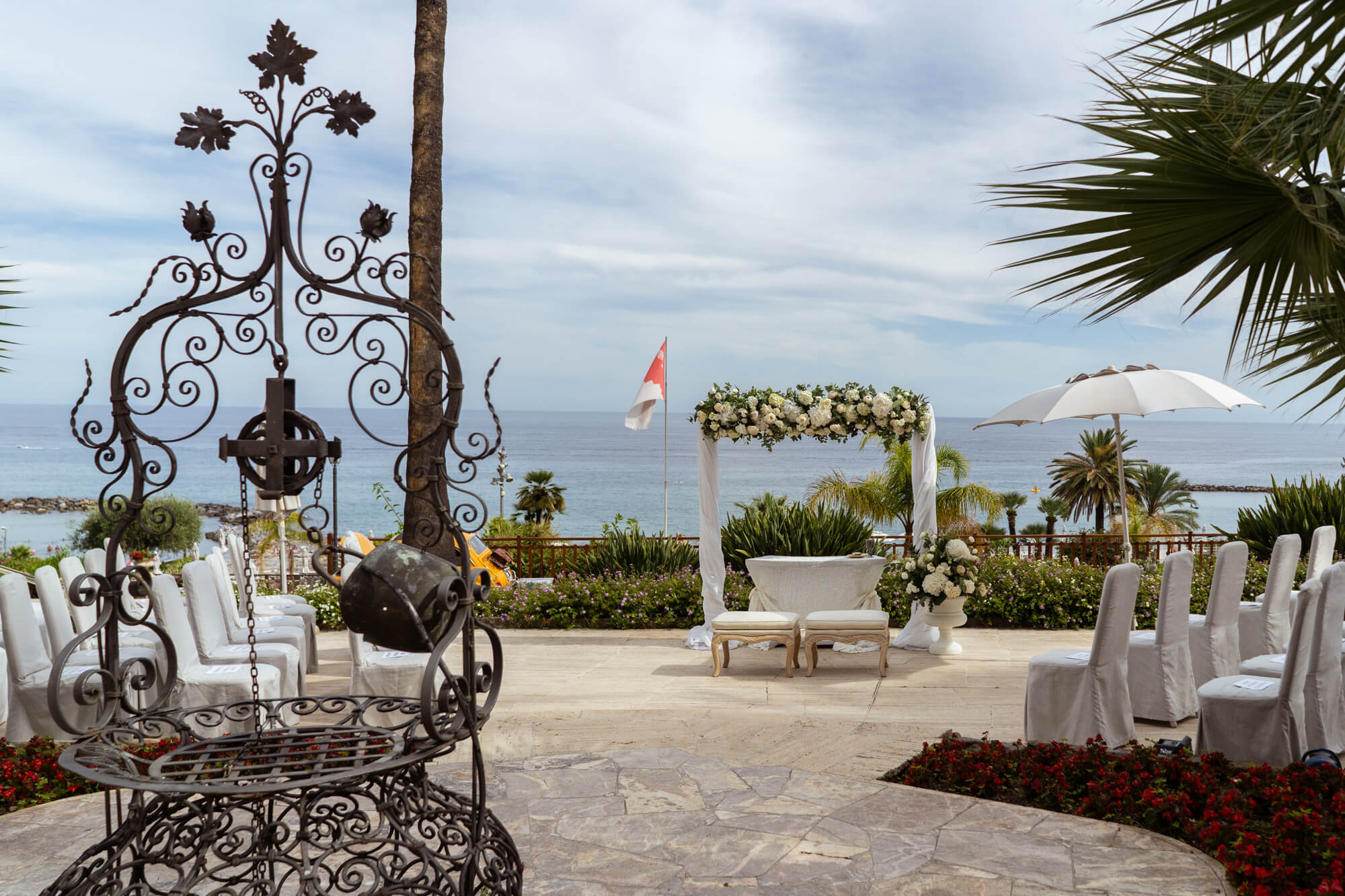la terrazza vista mare dell'hotel royal di Sanremo in cui è stato celebrato il matrimonio di Fabienne e Fabrizio.