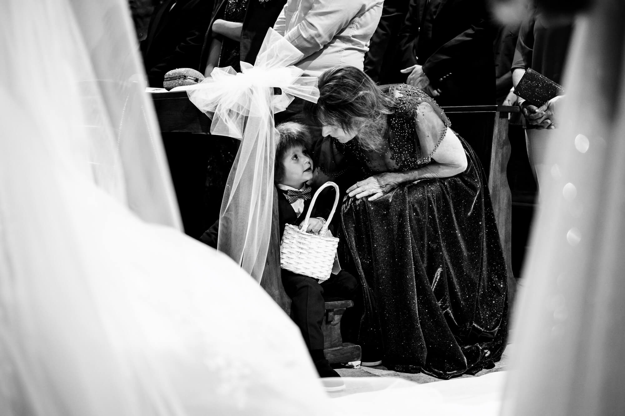 una foto in bianco e nero di un matrimonio alla madonna pellegrina di coldirodi, a sanremo.