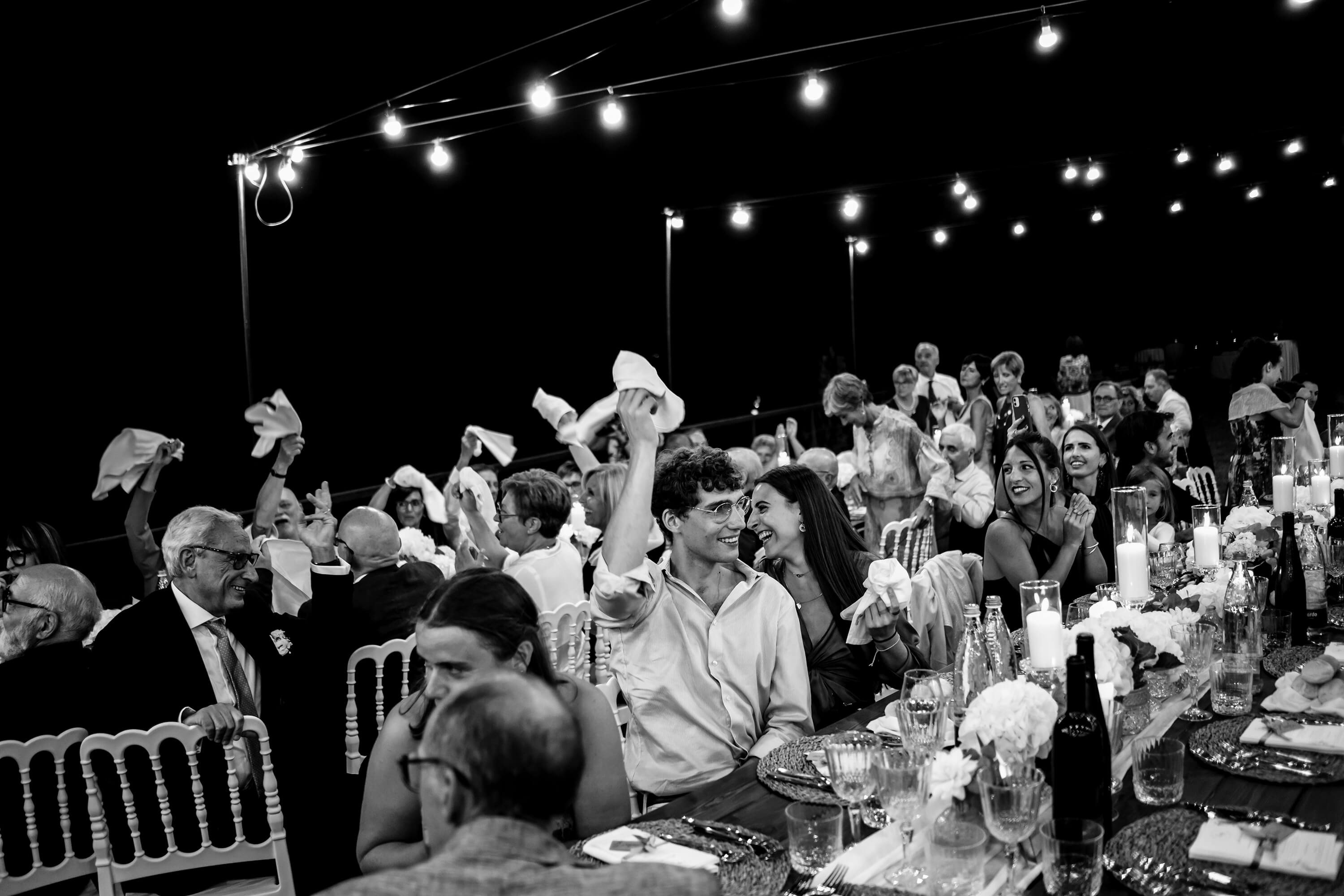 una foto durante la cena nella location di matrimoni Altavia, a Dolceacqua.