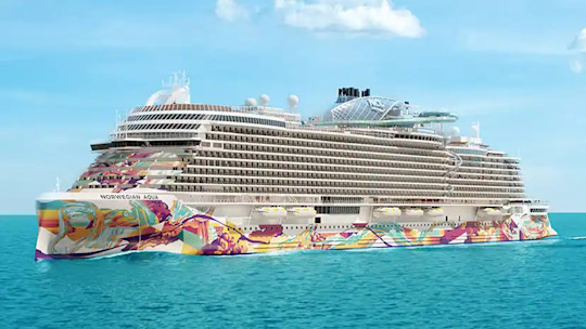 NCL Norwegian Aqua hull