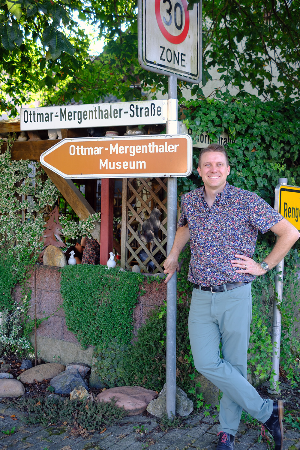 Look, it’s me with that Ottmar-Mergenthaler-Straße sign in person! (photo by Otmar Hoefer)