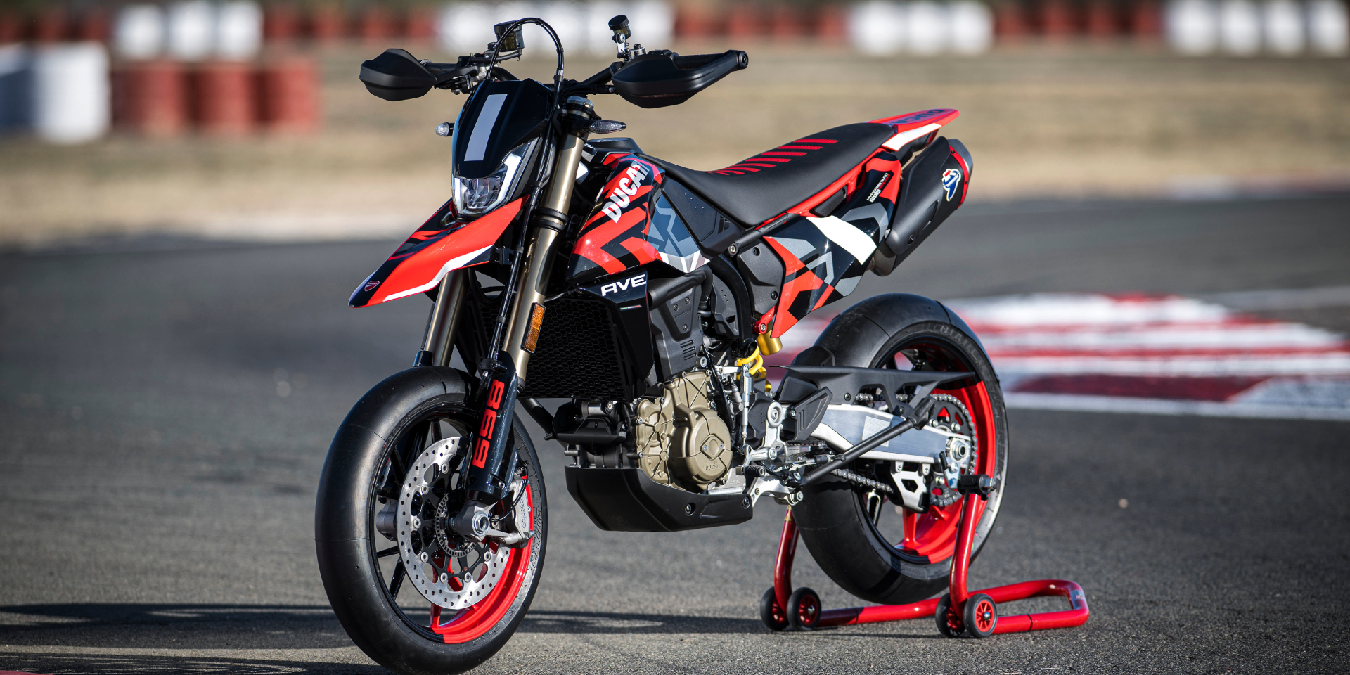 Ducati Hypermotad 698 Mono RVE A 1ª Supermotard monocilíndrica de