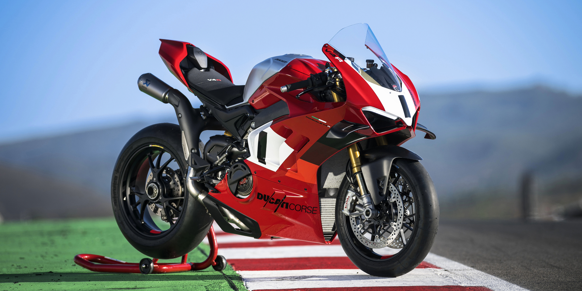 Ducati apresenta a nova Panigale V4 R: mais de 240 cv em configuração de  pista, limitador a 16.500 rpm