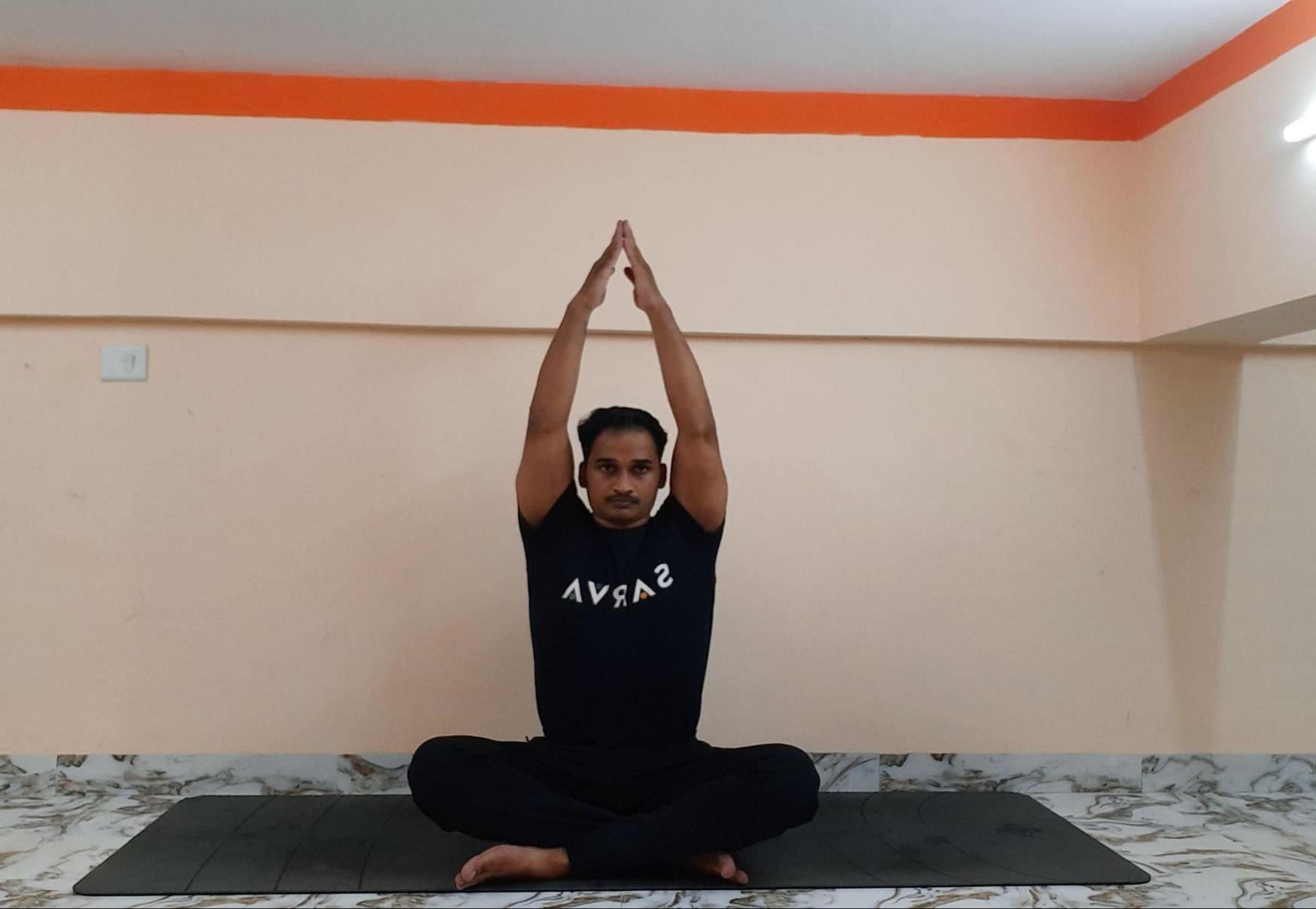  Bhuja-wali Sakti-vikasaka (Hand strengthening movement)