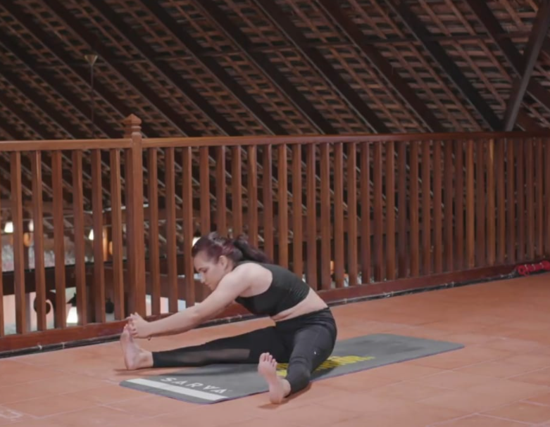 Mill Churning Pose (Chakki Chalanasana) For Reduce Belly Fat  #Yoga_With_Sandeep - YouTube