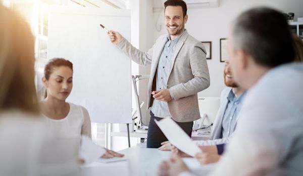 Formazione per clienti su serrature per casseforti