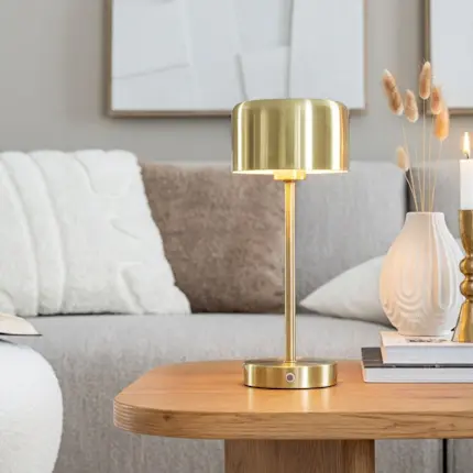 Ladattavat ja paristokäyttöiset valaisimet