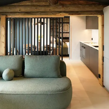 Huvila & Huussi: Mooda Calvin vuodesohva