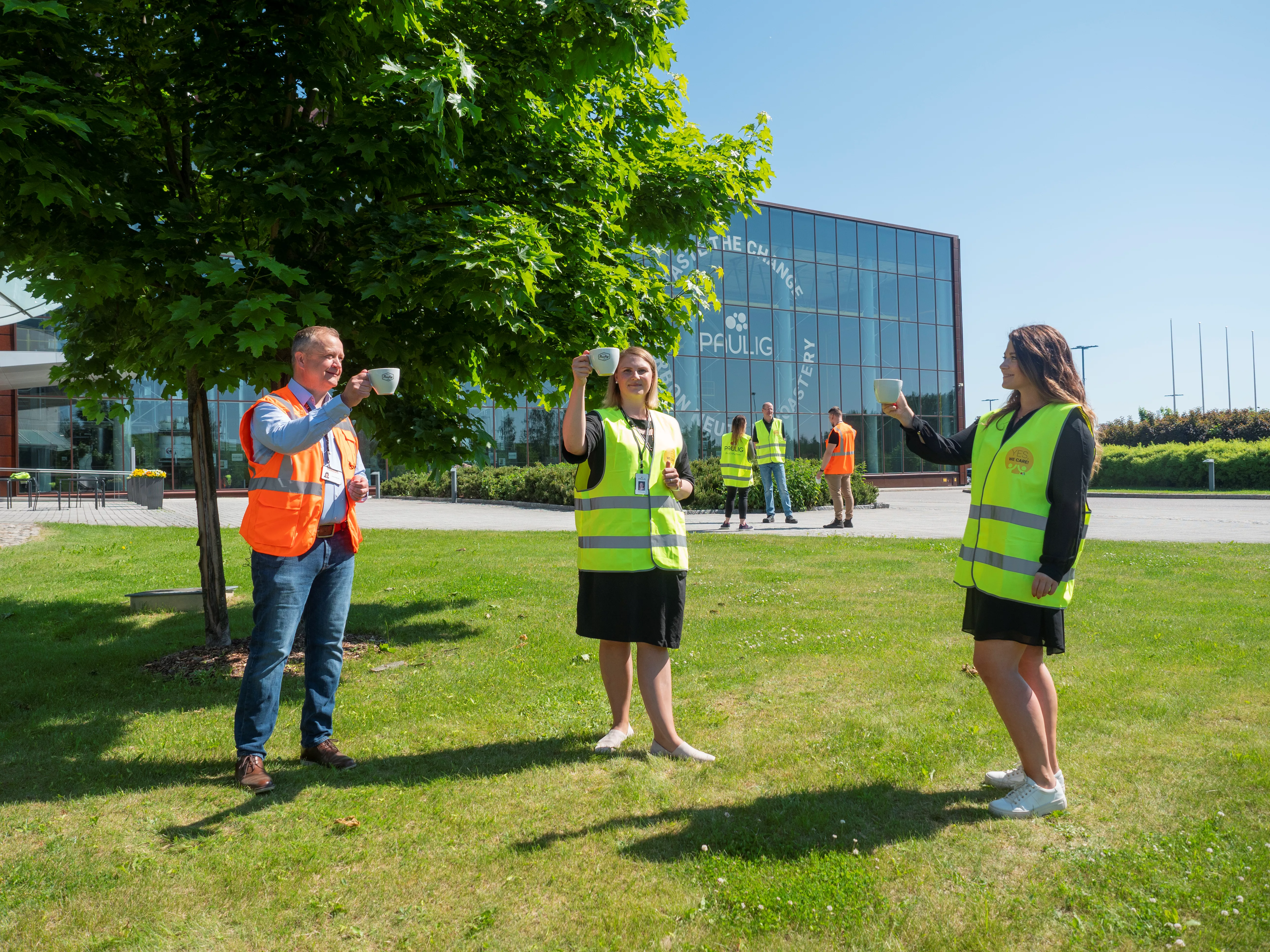 Employees from Paulig, Transval and Neste together in a picture.