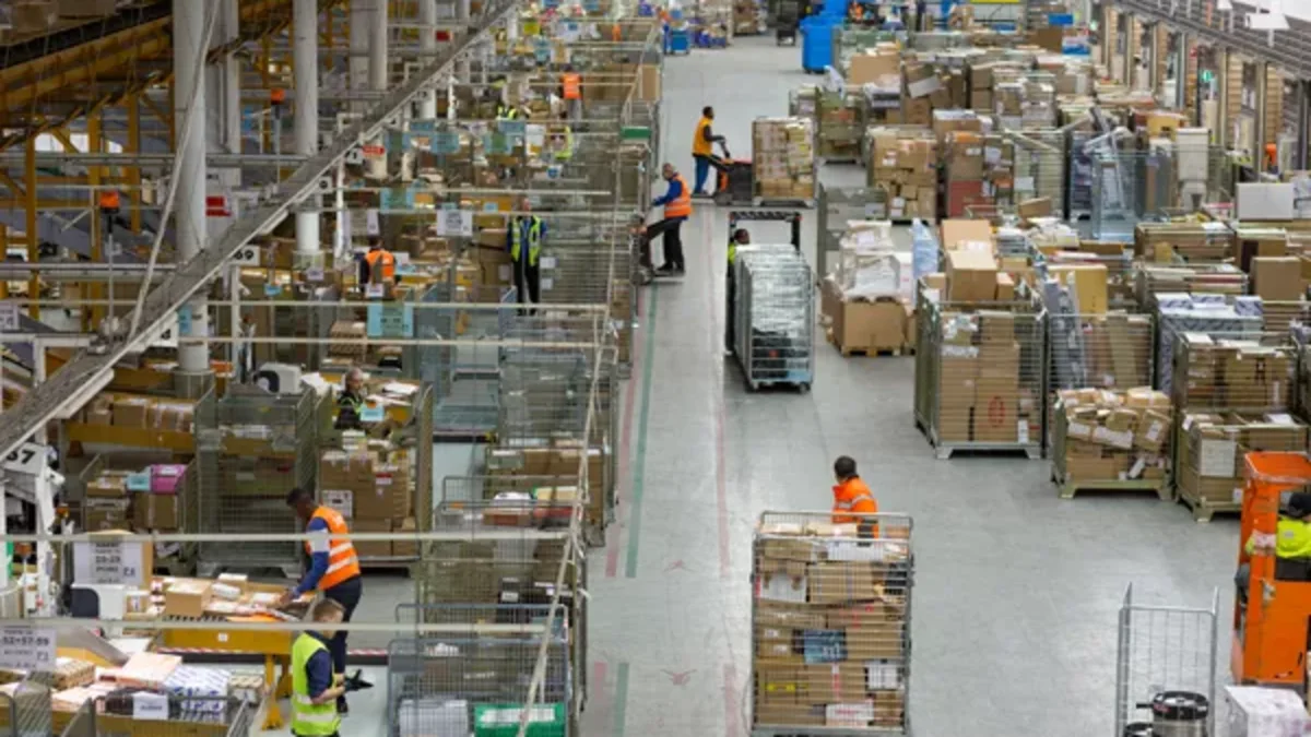 logistiikkakeskus-vantaa-posti-joulu