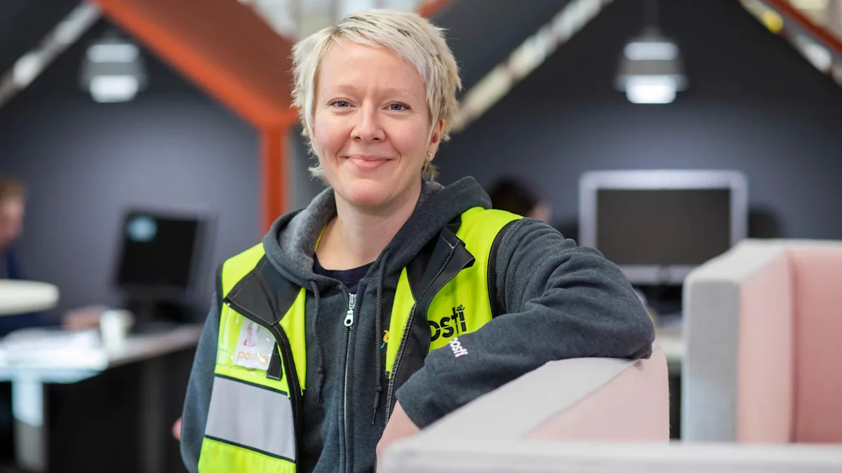 Posti employee Anna Sampo.
