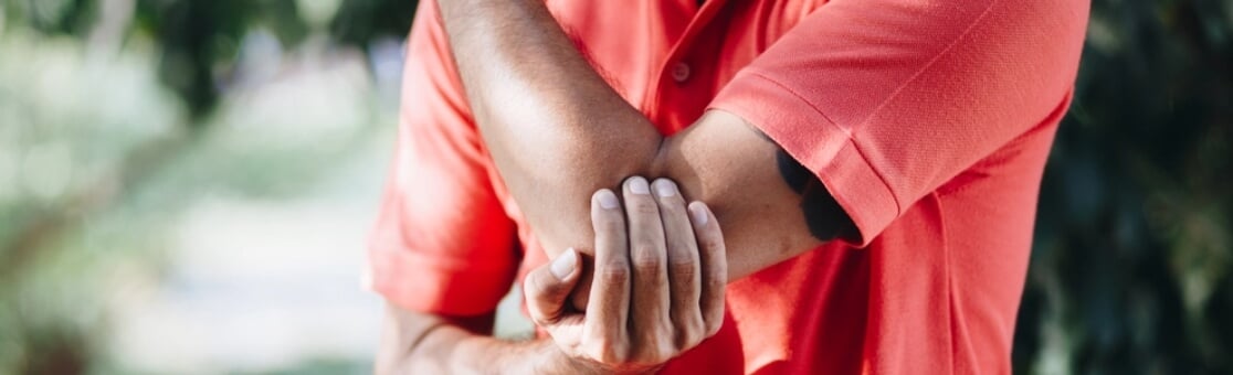 Man holding elbow