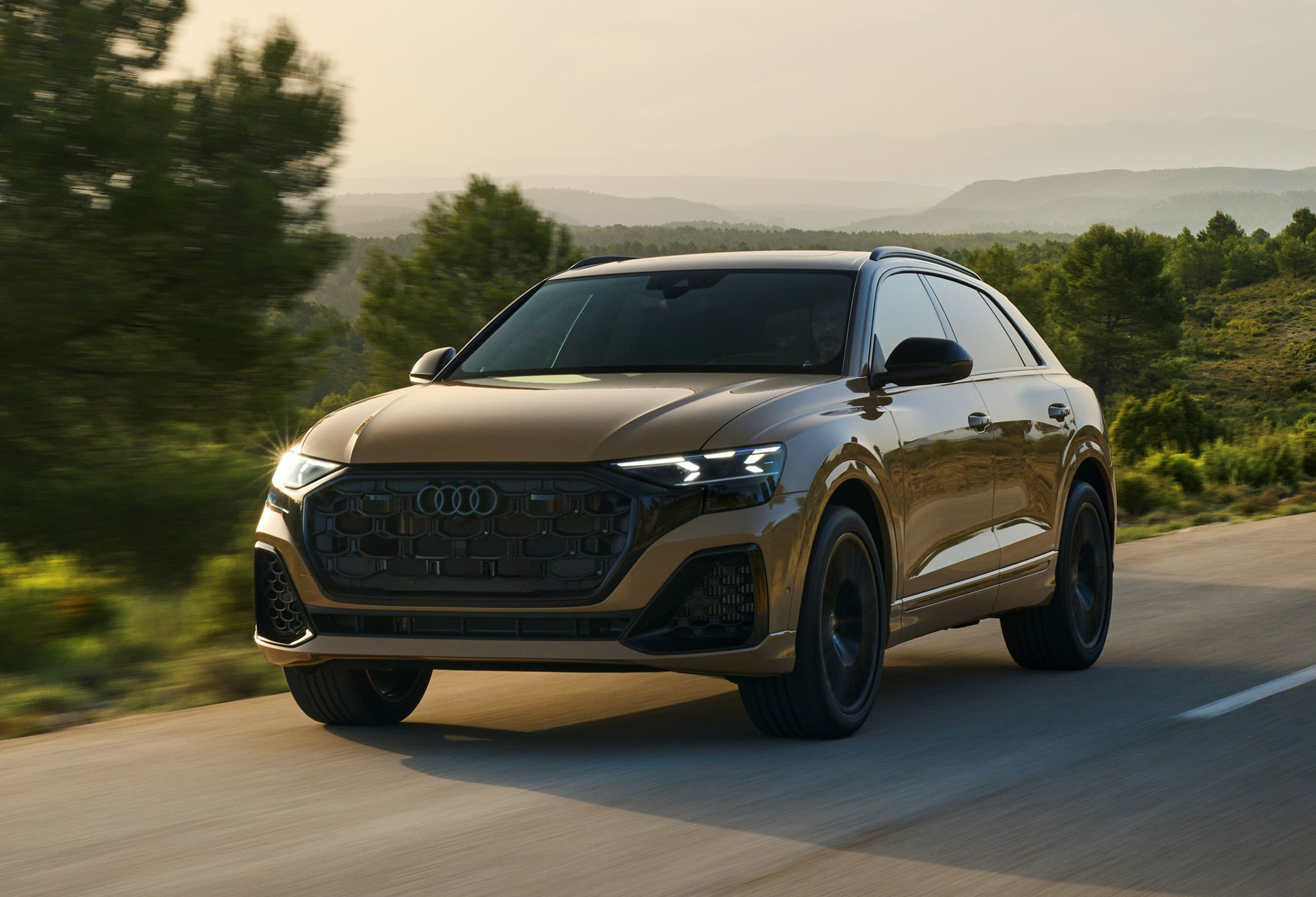 audi-audi-q8-2024-q8-road-motion