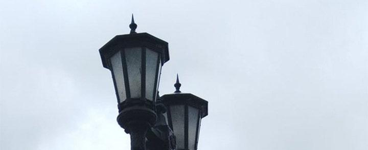 Train derails in Wisconsin near Mississippi River, sending 2 railcars into water