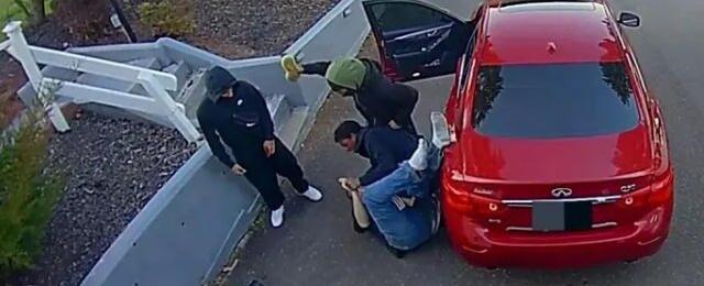 Watch: Connecticut Man Fends Off Four Suspects in Attempted Carjacking