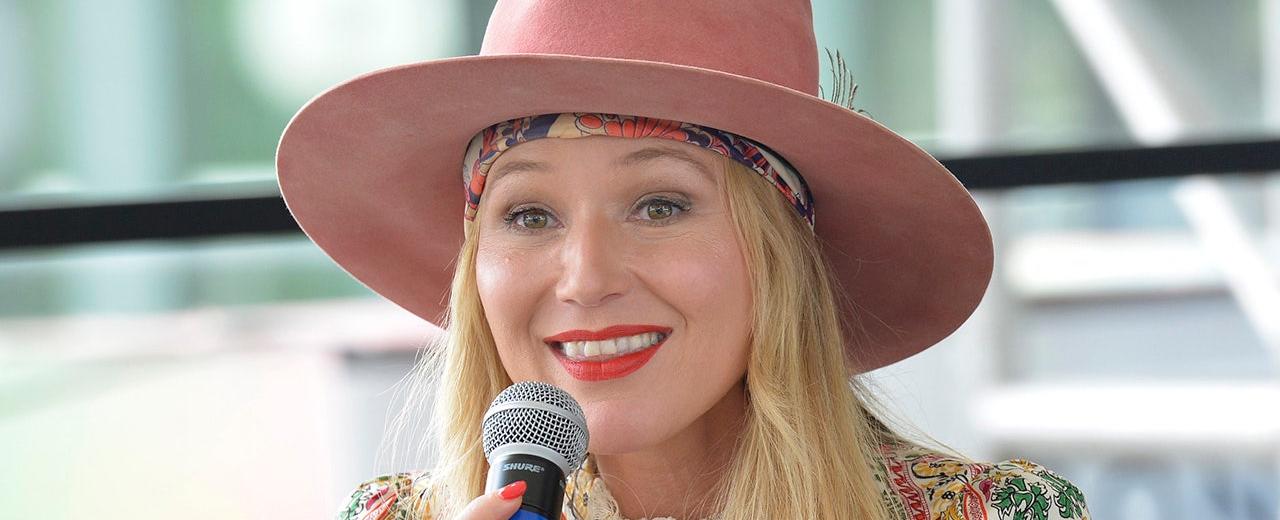 Jewel's twist on national anthem at Indianapolis 500 fails to resonate with fans, panned as 'disrespectful'