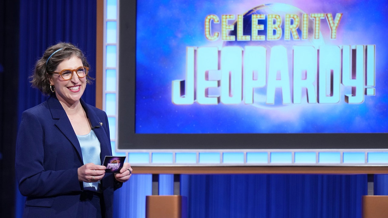 'Jeopardy!' host Mayim Bialik under fire for another questionable ruling: 'At least be consistent'