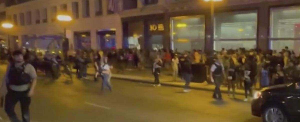 Video: Hundreds of teenagers storm Chicago in teen takeover