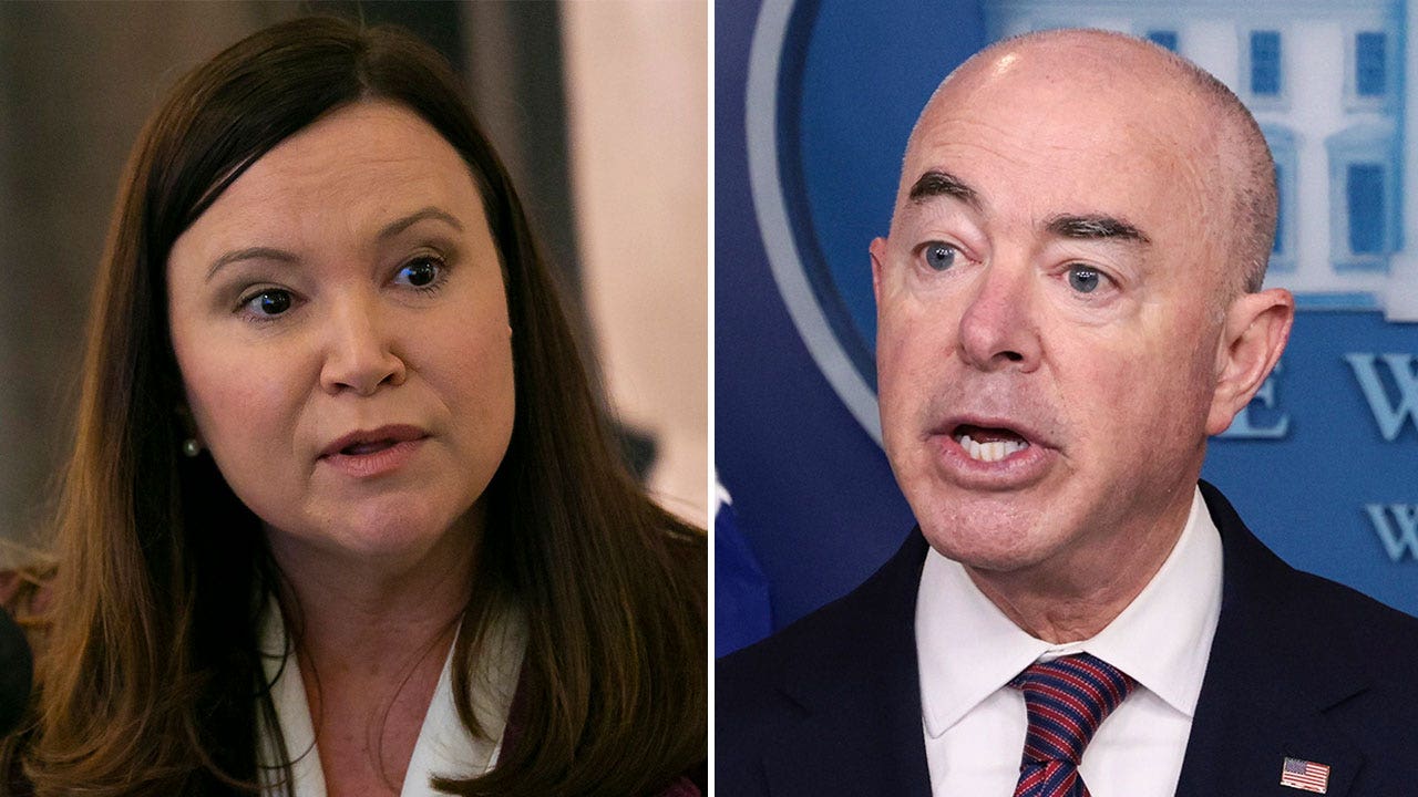 Florida AG sues Biden admin to stop planned mass release of migrants as Title 42 ends