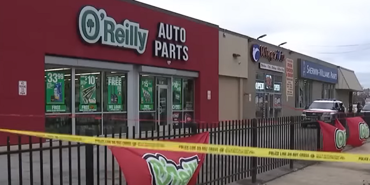 Chicago store manager shoots armed robber to death
