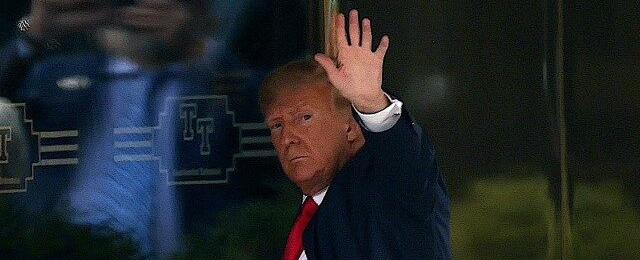 Donald Trump Arrives at Trump Tower to Supporters' Chants: 'We Love Trump'