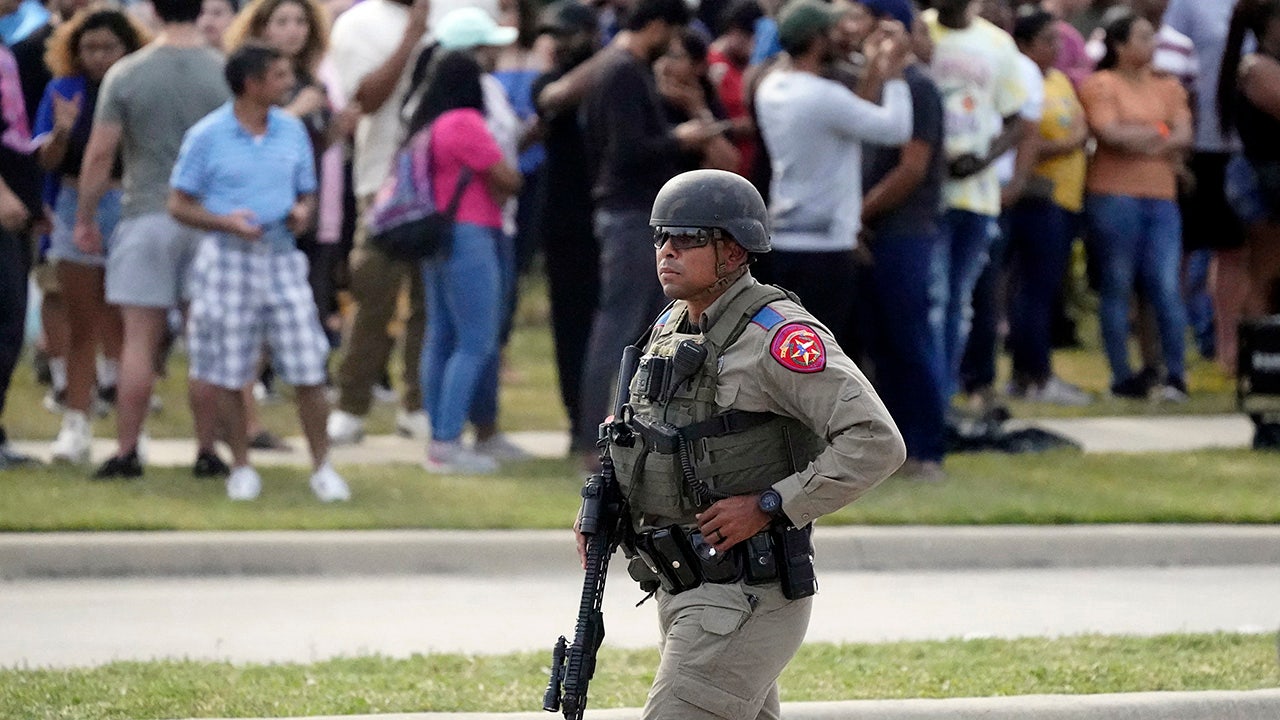 Cop who took down Texas gunman made frantic call for help moments before engaging shooter