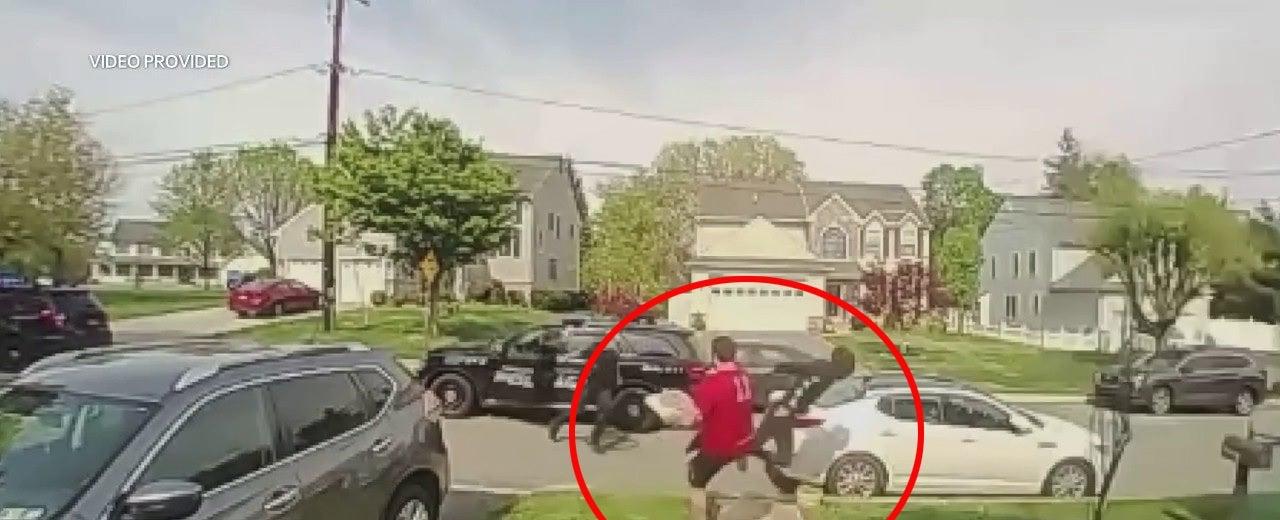 Pizza delivery man praised by police after tripping fleeing suspect: 'I was in the middle of the movie'