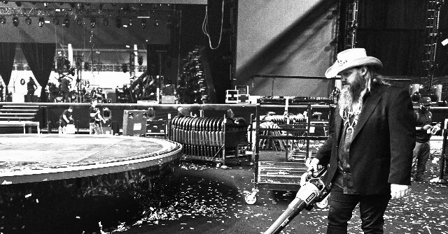 Country Music Star Chris Stapleton Stayed Behind After ACM Awards to Help Clean Up