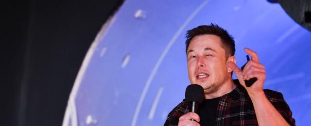 'Zuck Is a Cuck:' Elon Musk Challenges Mark Zuckerberg to a 'Dick Measuring Contest' as Slapfight over 'Threads' Rages On