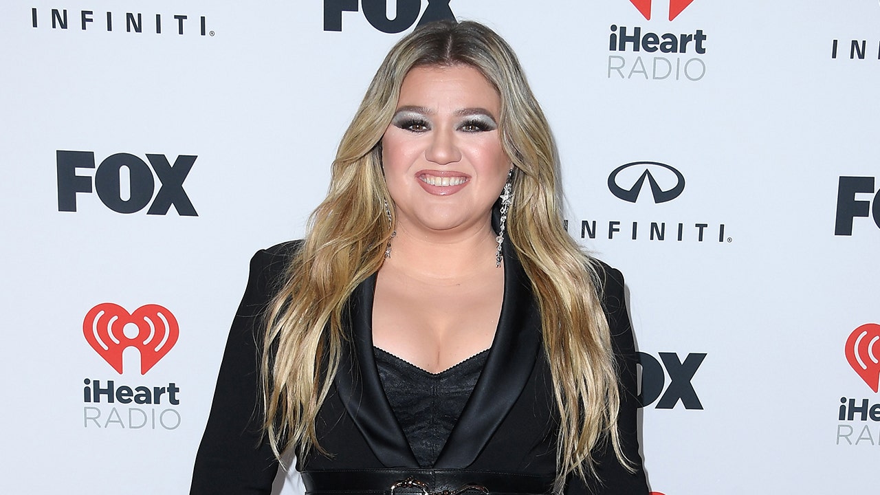Kelly Clarkson slams ‘weak’ ex-husband in new song amid messy divorce: ‘I’m done’