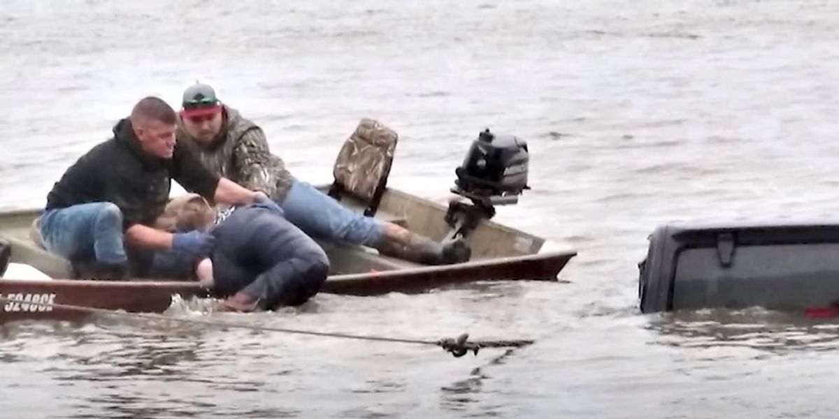 Jeep found submerged in a lake was being dragged out when a live woman was discovered inside. She had been missing for 2 days.